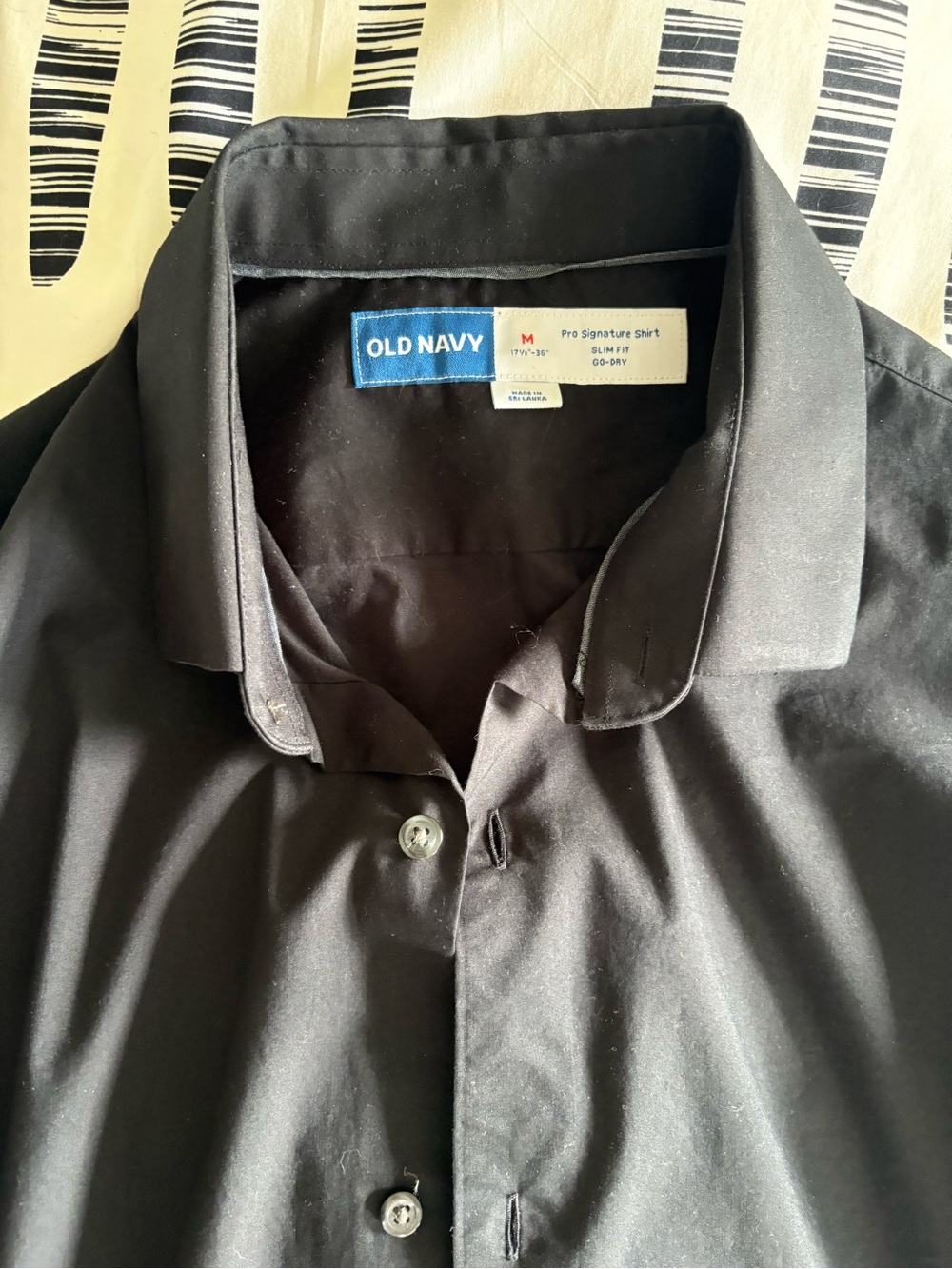 Old Navy Black Slim-Fit Signature Performance Long Sleeve Dress Shirt - Picture 4 of 5
